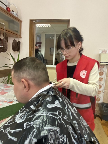 Благотворительная акция по оказанию парикмахерских услуг пожилым людям и инвалидам